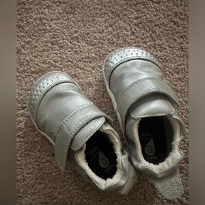 Bobux shoes size 5.5/ 21
